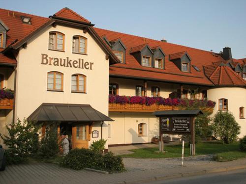 Landgasthof - Braukeller - Fattigau Oberkotzau Bagian luar foto