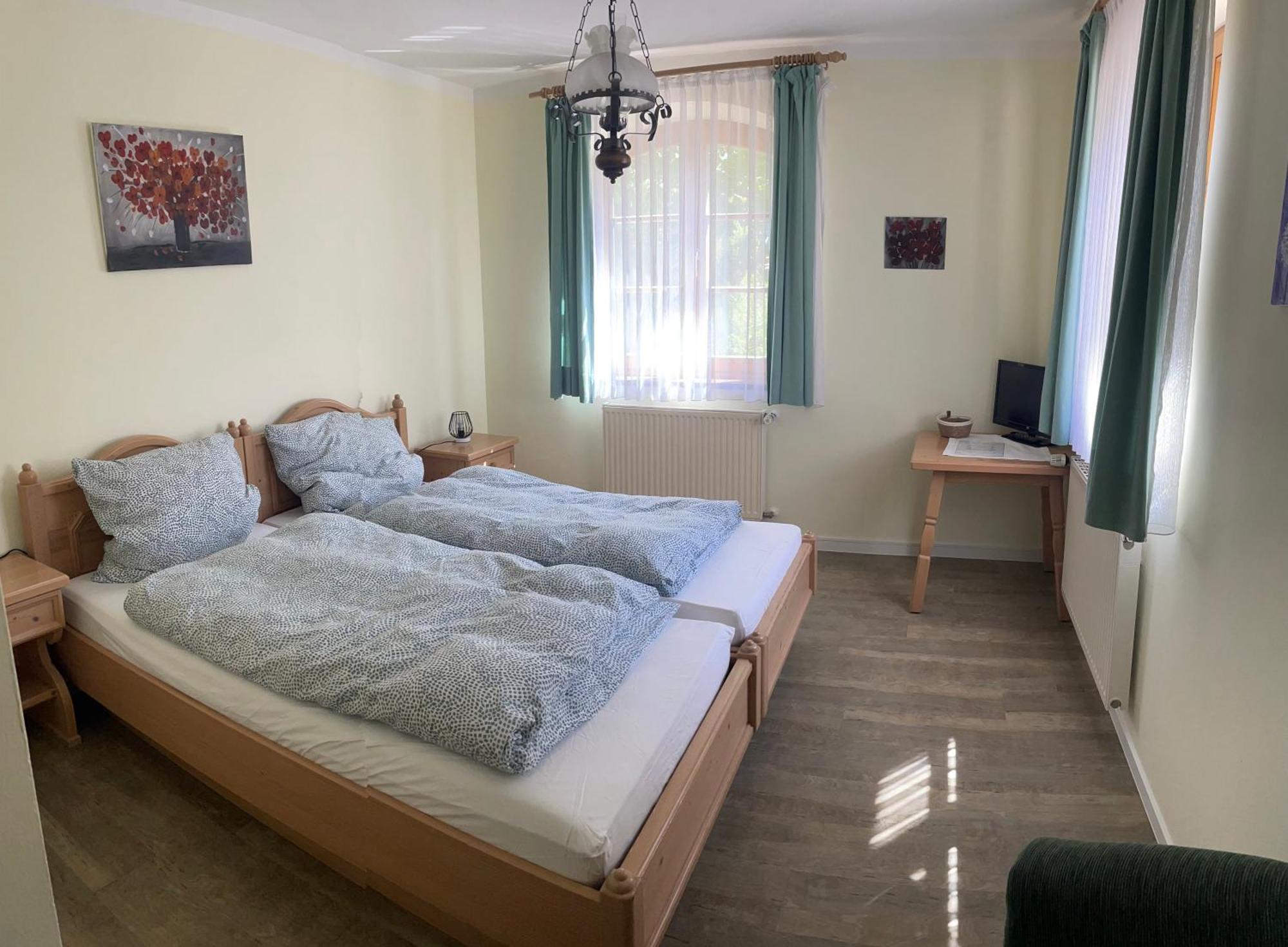 Landgasthof - Braukeller - Fattigau Oberkotzau Bagian luar foto