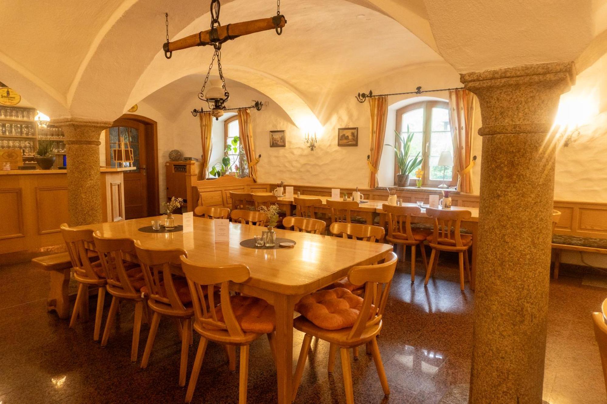 Landgasthof - Braukeller - Fattigau Oberkotzau Bagian luar foto
